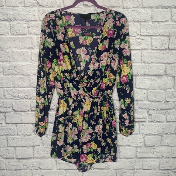 Romeo + Juliet Couture Floral Romper - Picture 2 of 13
